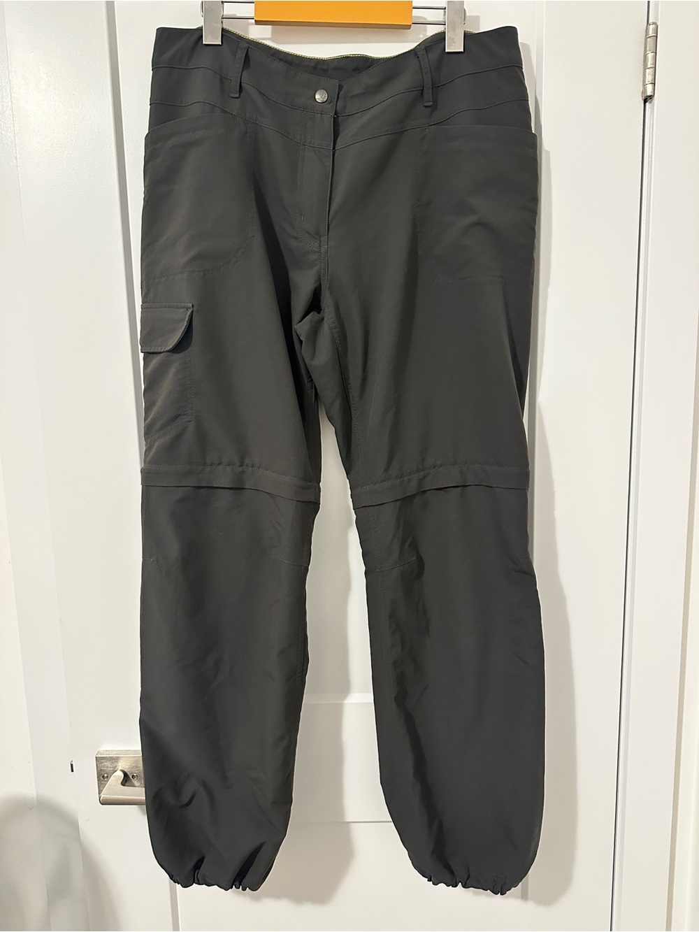 MEC Women’s Convertible Cargo Hiking Pants in Black Size 14